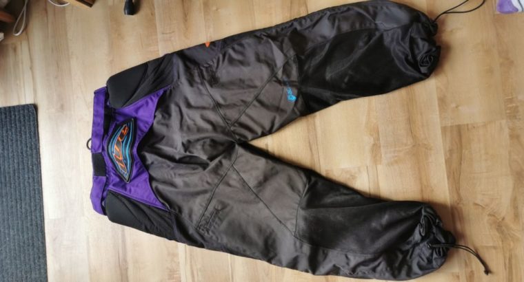 Dye C14 Pants Formula purple Gr. M/L