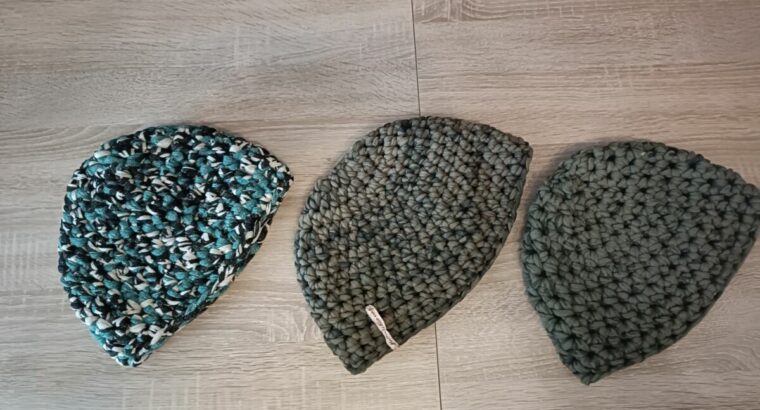 geknüpfte Beanies / Spielmützen