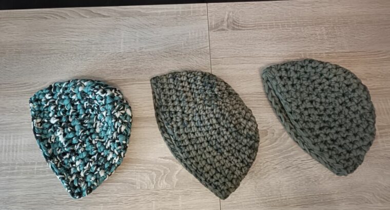 geknüpfte Beanies / Spielmützen