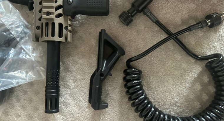 Tippmann TMC Black/Desert .68 Kaliber Komplettset mit viel Zubehör